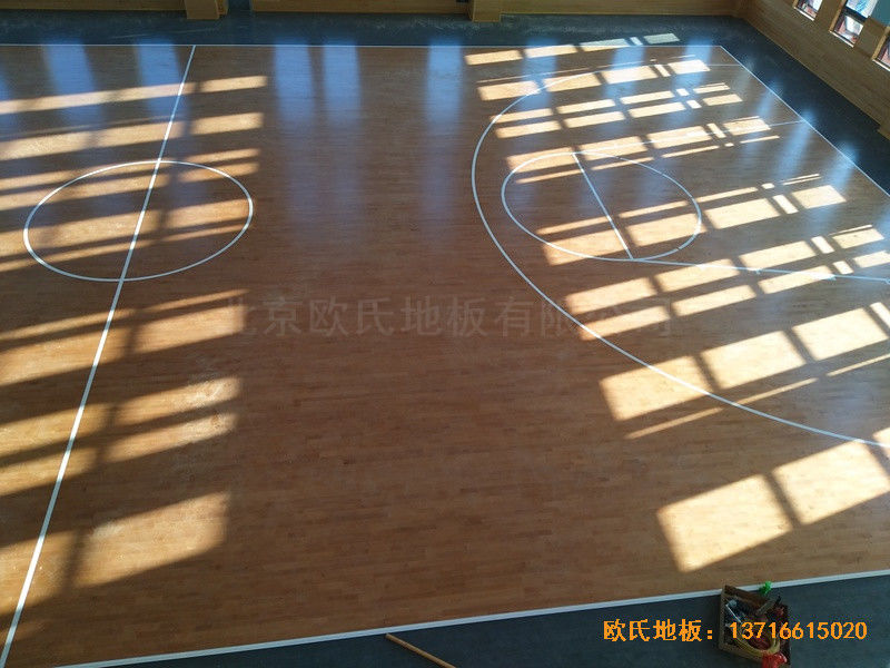 武漢廣阜屯小學(xué)清江錦城分校籃球館運(yùn)動地板施工案例4