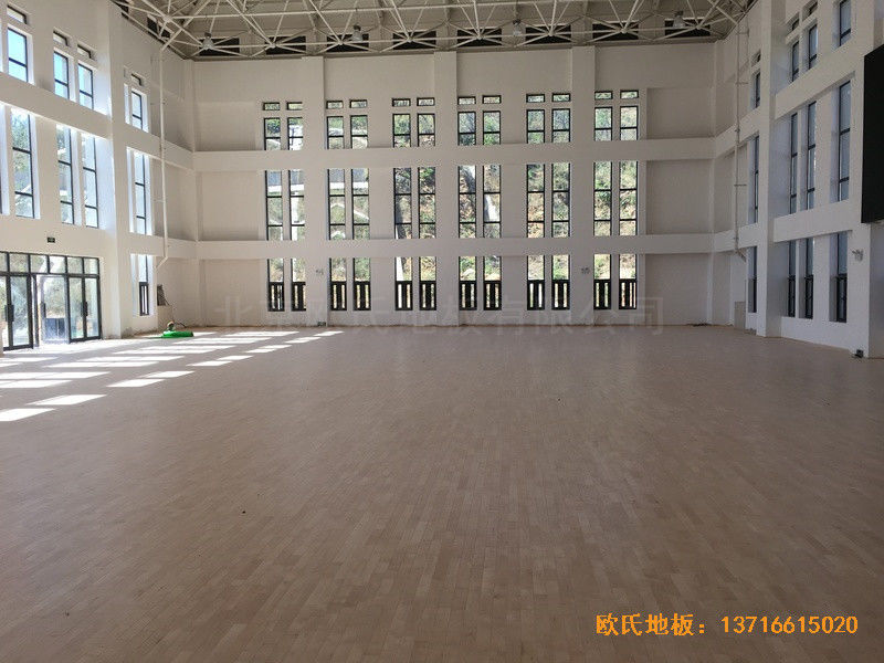 河南南陽南召縣天池電站運動館體育木地板鋪設(shè)案例0